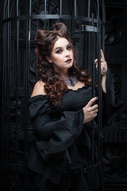 Güzel bir tombul kadın portresi.