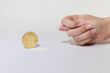 Bitcoin ve erkek el.