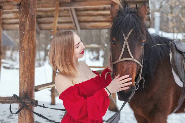 Beautiful woman with horse. — Stock Photo, Image