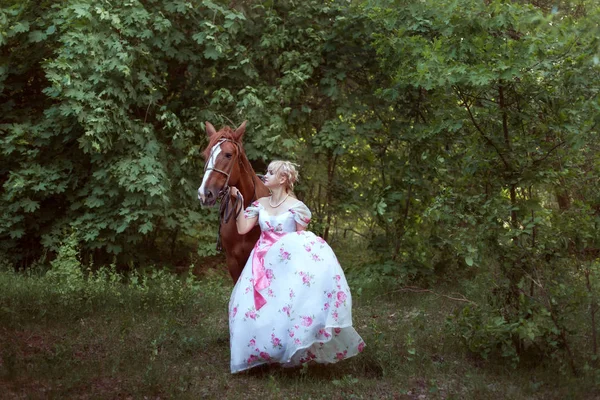 Porträt Einer Jungen Frau Retro Kleid Mit Pferd Wald — Stockfoto