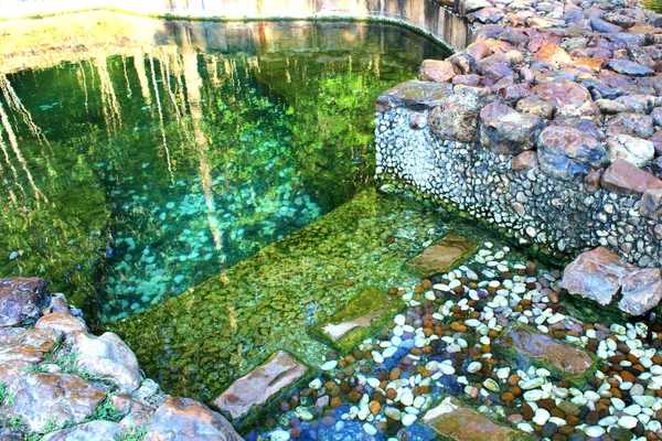 Very Beautiful Pool Hot Water Covered Rounded Stones Bottom — Stock Photo, Image