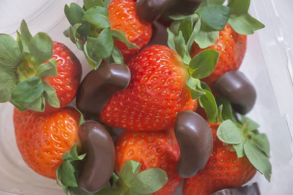 Friss Érett Gyönyörű Eper Csokoládé Cukorka Eper Kilátás Felülről — Stock Fotó