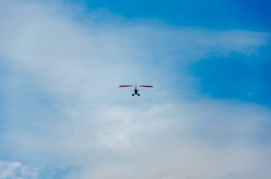 paraplane gökyüzünde