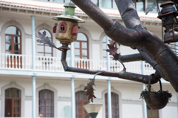 Tbilisi Georgia May 2017 Metal Tree Sculpture Birdhouse Tbilisi — Stockfoto