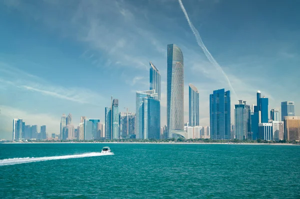Abu Dhabi United Arab Emirates October 2017 Glass Skyscrapers City Stockfoto
