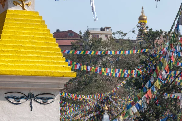 Yellow Roof Temple Eyes —  Fotos de Stock