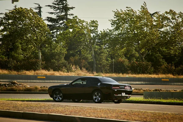 Tbilisi Georgia August 2019 Black Dodge Challenger Parked Side Road - Stock-foto