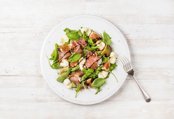 Prosciutto, arugula, basil, figs salad — Stock Photo, Image