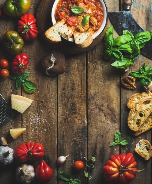 Sopa de tomate e alho torrada italiana — Fotografia de Stock