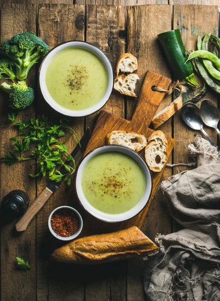 Two bowls of homemade pea, broccoli and zucchini cream soup — Stock Image Two bowls of homemade pea, broccoli and zucchini cream soup Stock Image