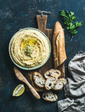 Ev yapımı humus kase limonlu