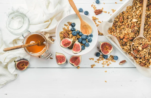 Oat granola with pecan nuts — Stock Photo, Image