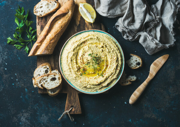 Homemade hummus with lemon