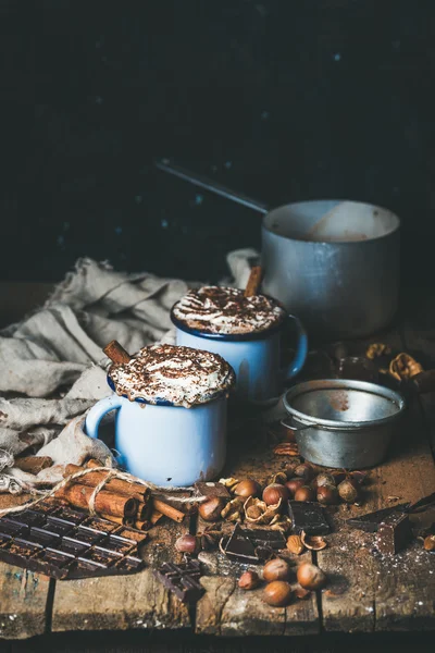 Varm choklad med vispad grädde — Stockfoto