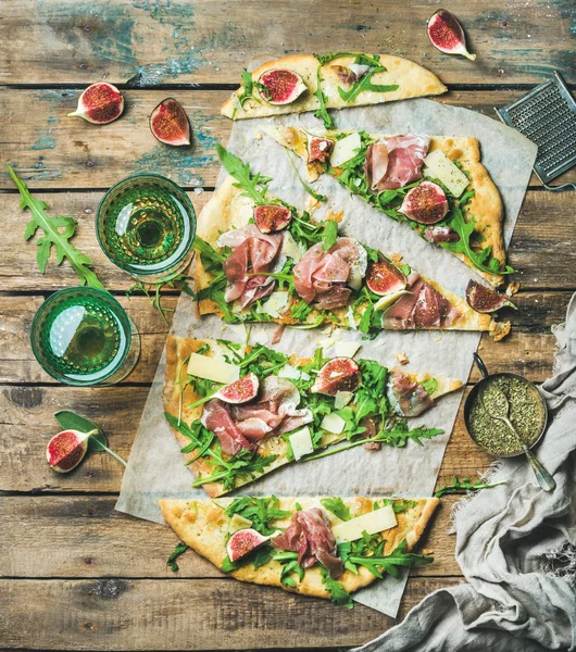 Hausgemachte Salbei Fladenbrot Pizza — Stockfoto