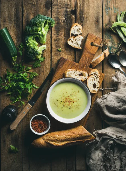 Homemade pea, broccoli, zucchini cream soup — Stock Image Homemade pea, broccoli, zucchini cream soup Stock Picture