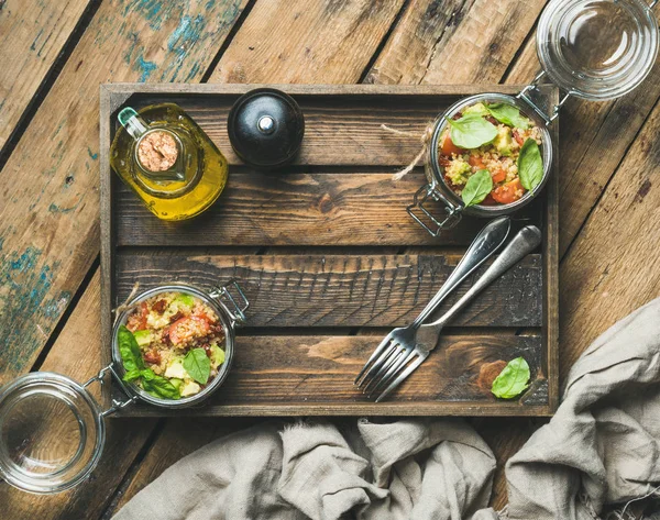 Hausgemachte Quinoa-Salate — Stockfoto