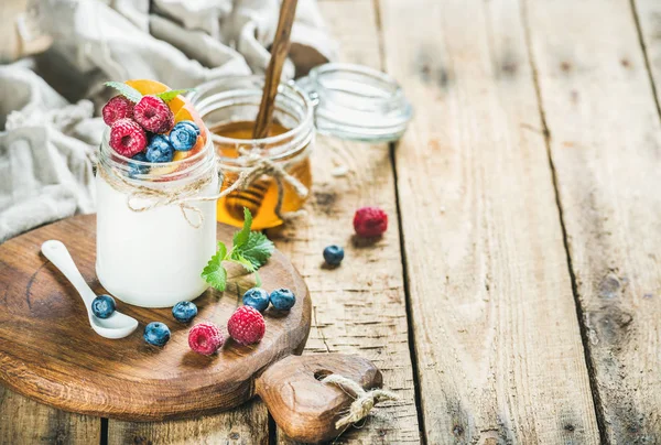 Yogurt with berries, mint and honey — Stock Photo, Image