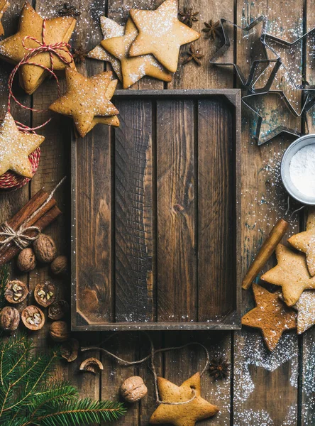 Vánoční ozdoby s dřevěným podnosem — Stock fotografie