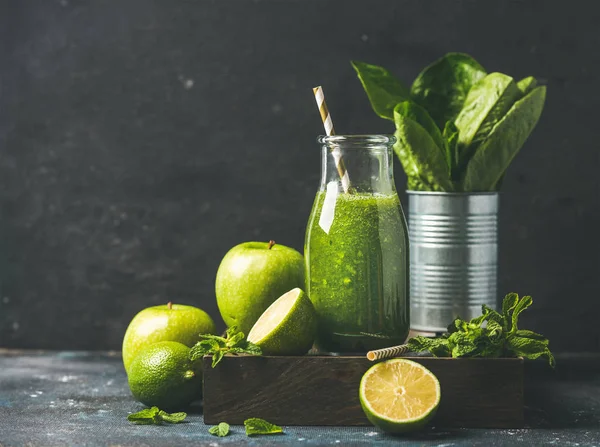 Green smoothie in bottle — Stock Photo, Image