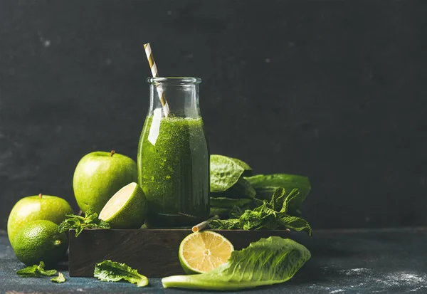 Green smoothie in bottle — Stock Photo, Image
