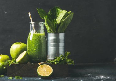 şişe yeşil smoothie
