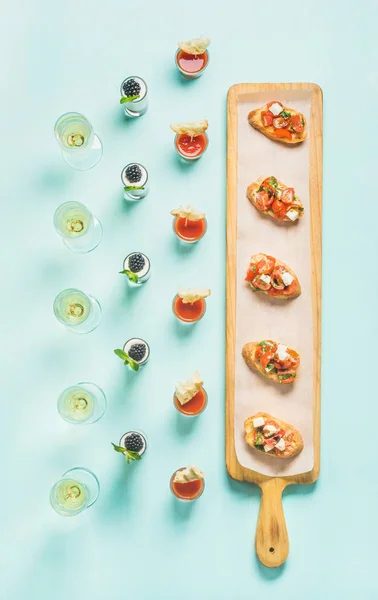 Snack, gazpacho shot, dessert — Foto Stock