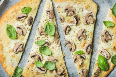 Ev yapımı mantar pizza