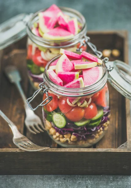 Egészséges vegetáriánus saláták — Stock Fotó
