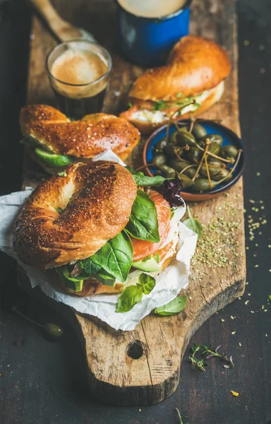 Variedade de bagels frescos — Fotografia de Stock