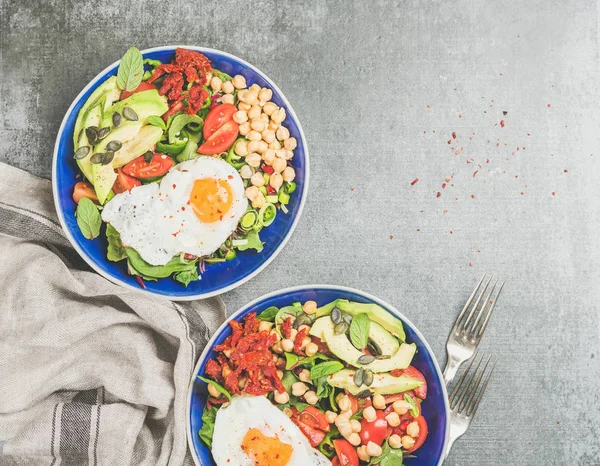 Desayuno saludable con huevos fritos — Foto de Stock