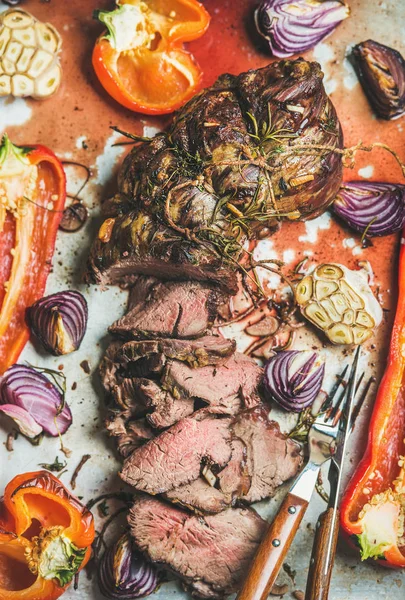 Roastbeef meat with grilled vegetables — Stock Photo, Image