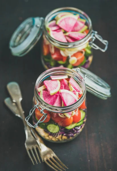 Salada Vegan em frascos — Fotografia de Stock