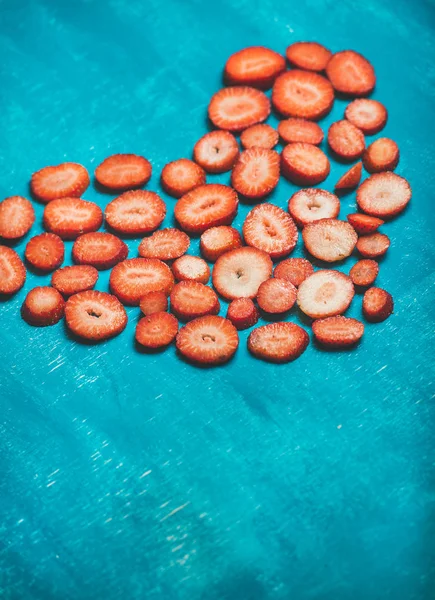 Coração de morangos frescos — Fotografia de Stock