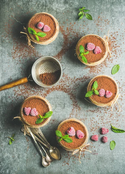 Tiramisù fatto in casa in bicchieri — Foto Stock