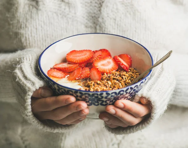 Healthy breakfast in bowl — Stock Photo, Image