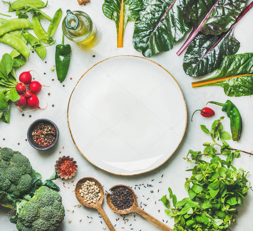 Fresh greens, raw vegetables and grains