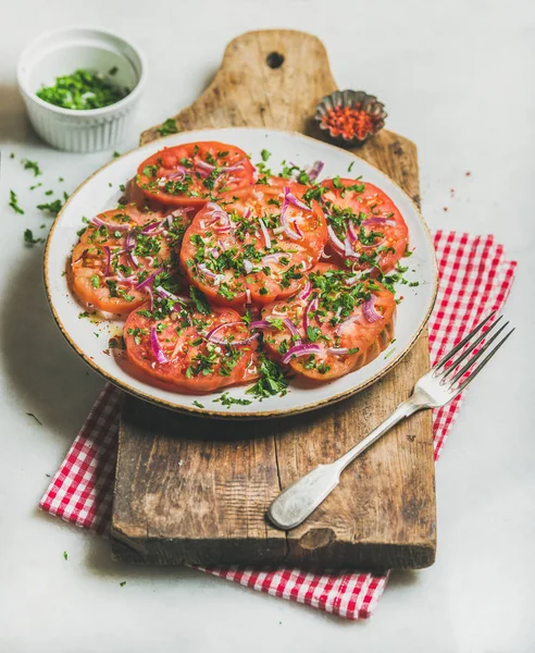 Omato, maydanoz ve soğan salata — Stok fotoğraf