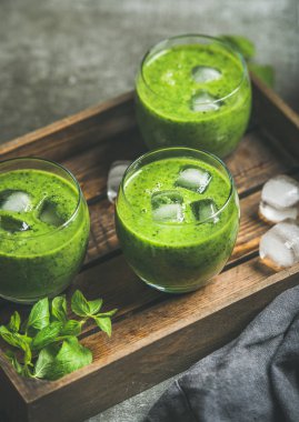 Bardaklarda taze yüzlü