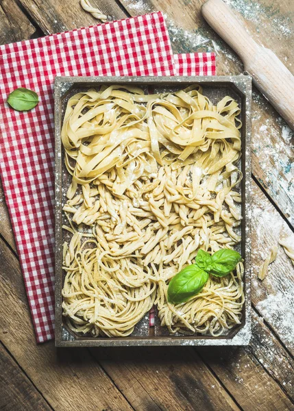 Italské těstoviny nevařené — Stock fotografie
