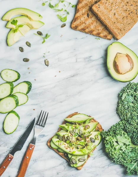 Healthy green veggie breakfast — Stock Photo, Image