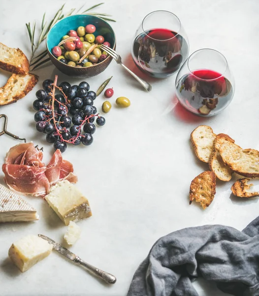 Şarap ve küme snack — Stok fotoğraf