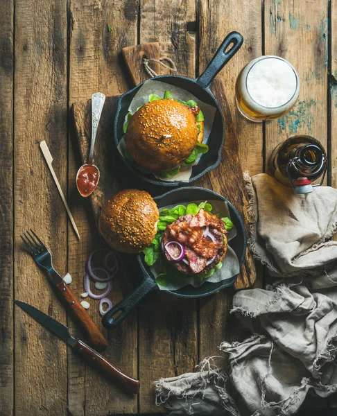 Hamburguesas caseras de carne — Foto de Stock