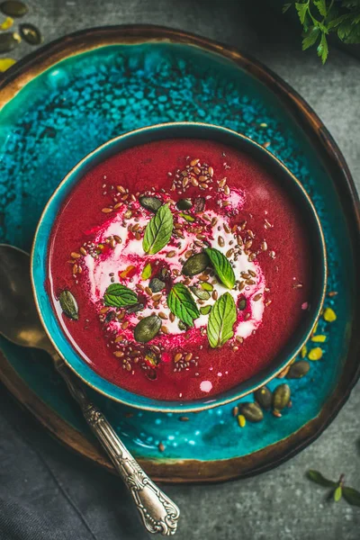 Beetroot soup in bowl — Stock Photo, Image