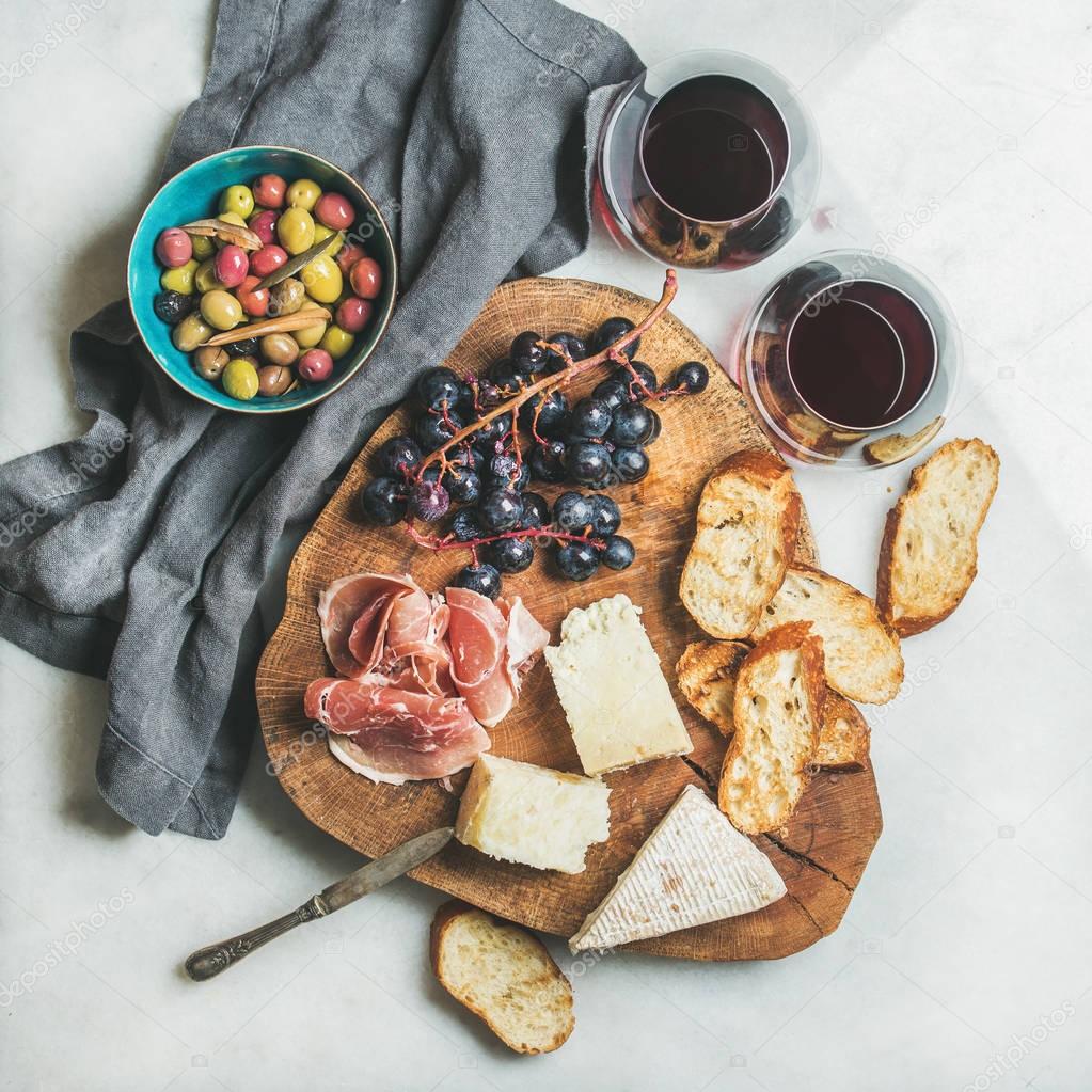 Red wine and snack set 