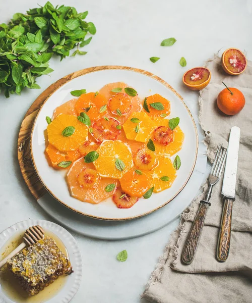 新鲜的柑橘水果沙拉 — 图库照片
