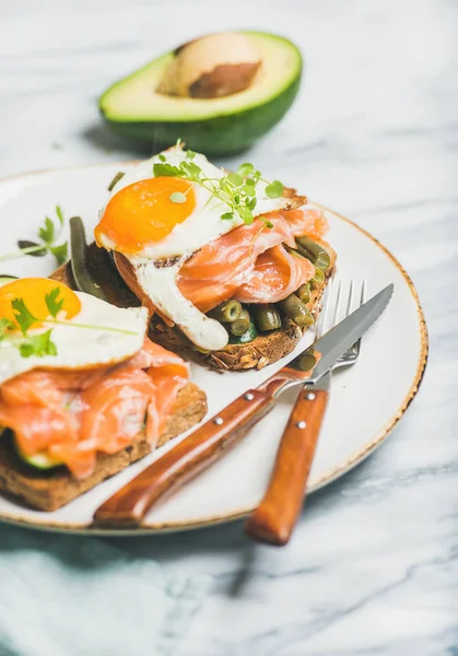 Sağlıklı kahvaltı sandviç — Stok fotoğraf