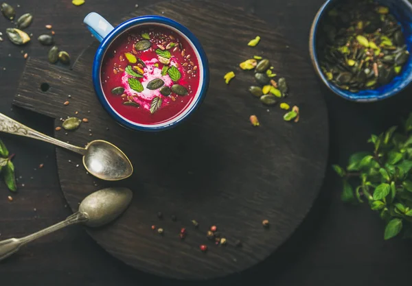 Dieting beetroot soup — Stock Photo, Image