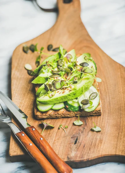 Sándwich de verduras verdes saludables — Foto de Stock