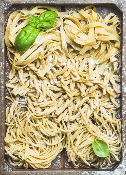 Pastas italianas sin cocer —  Fotos de Stock